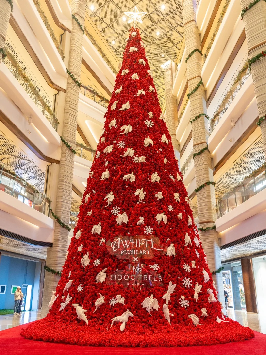 上海5层楼高的玫瑰瀑布，化身巨美圣诞树！_1_ShanghaiWOW_来自小红书网页版.jpg